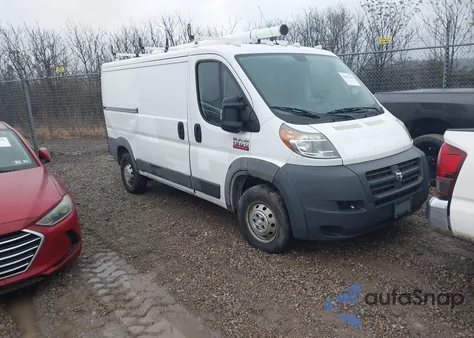 2018 Ram Promaster 1500 Low Roof 136 Wb z USA, uszkodzony, nr VIN 3C6TRVAG8JE145170